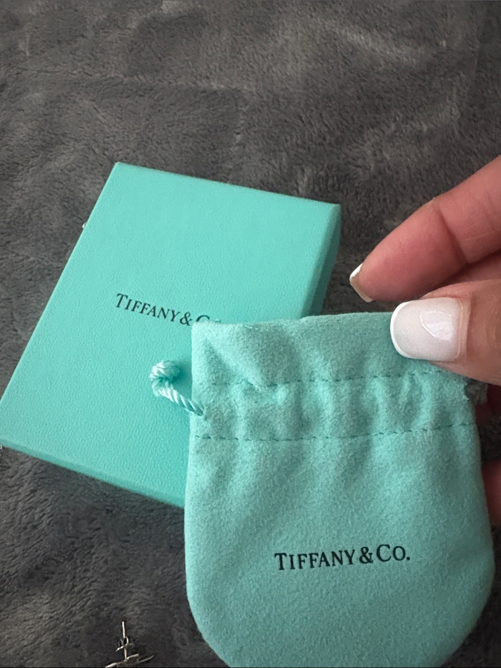 Tiffany & Co necklace and earrings - Picture 6 of 6